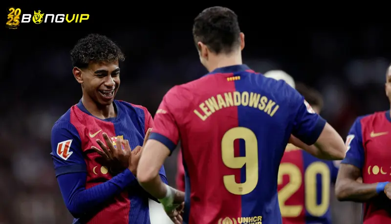 Hansi Flick và triết lý kỷ luật nghiêm khắc khi Flick phạt cầu thủ Barca vì đến muộn