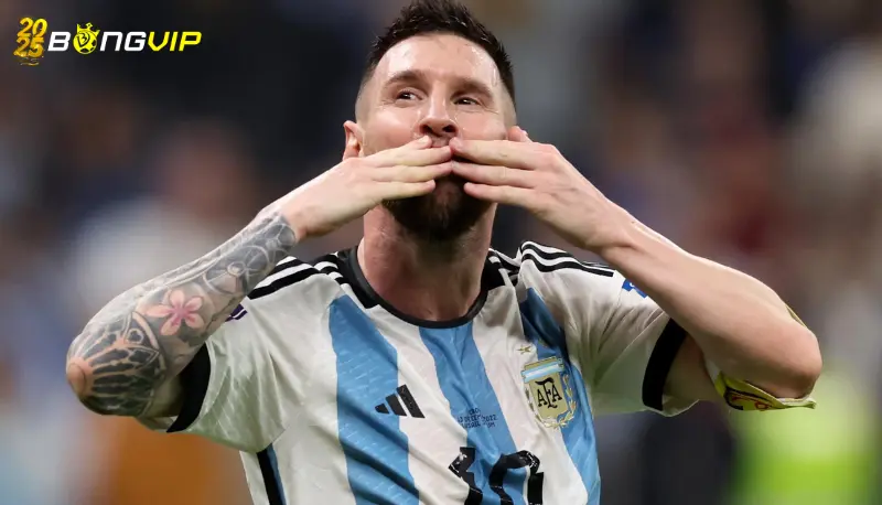 Những lần Messi va chạm với đối phương