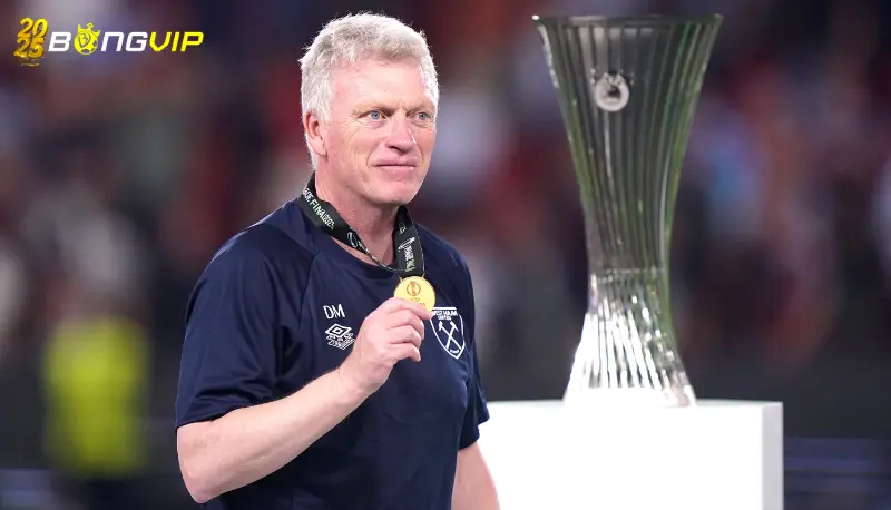 Tình huống gây tranh cãi khi Moyes phẫn nộ vì mất phạt đền trước Man Utd