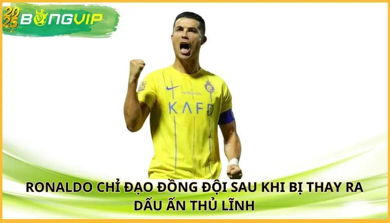 Ronaldo chỉ đạo đồng đội sau khi bị thay ra