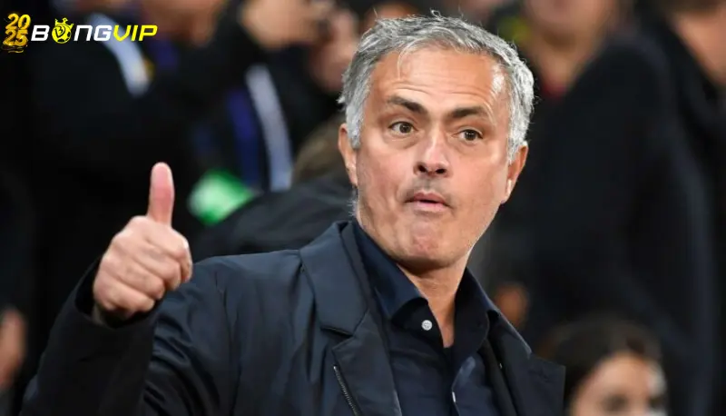 Liệu Mourinho 'ngủ gật' trước câu hỏi dài trong họp báo có phải sự thật?