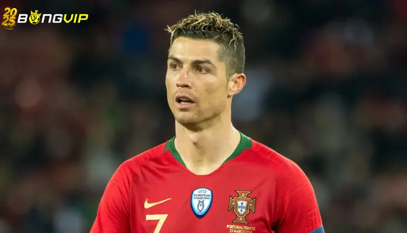 Nguyên nhân khiến Ronaldo bỏ vào đường hầm khi bị thay sớm